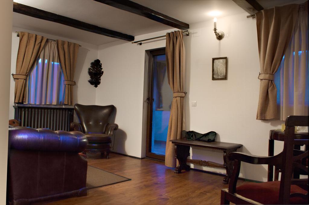 Pensiune-Restaurant Tara Luanei Sărata-Monteoru Oda fotoğraf